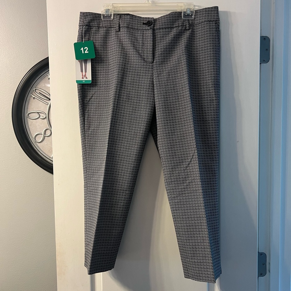 NWT Hilary Radley black and white patterned capris size 12